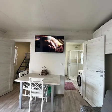 Mobilna Hiska Soncnica01 Apartment